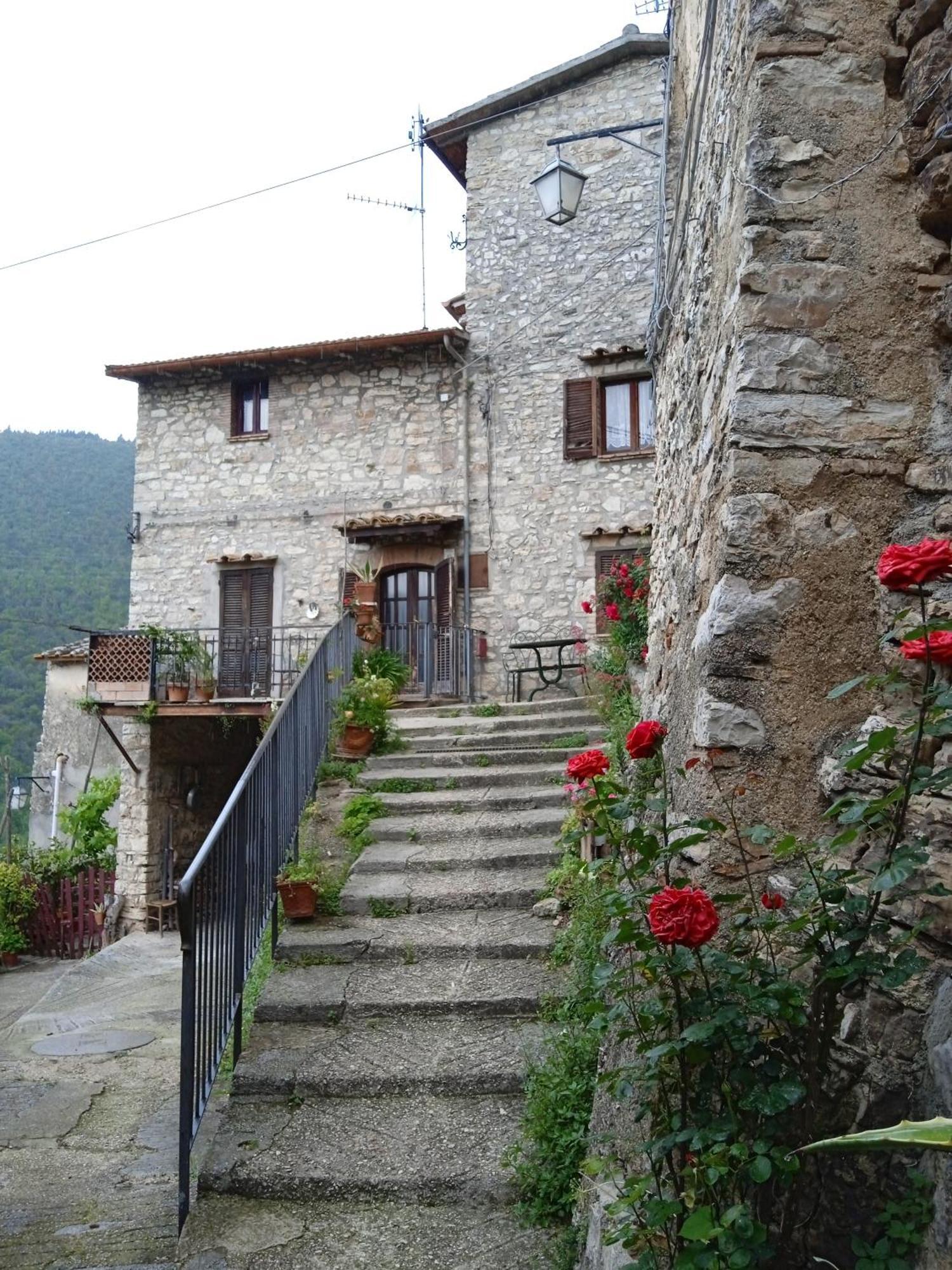 Casa Belvedere A Valle San Martino Di Сполето Экстерьер фото